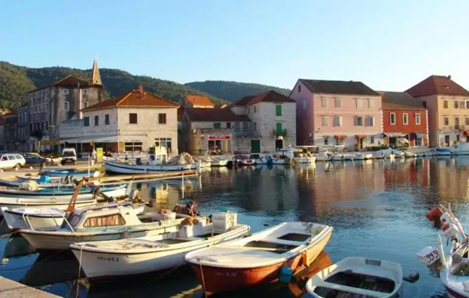 Hotels 462m² in Croatia, Starigrad. Priced at 1940000€ rent photo-11