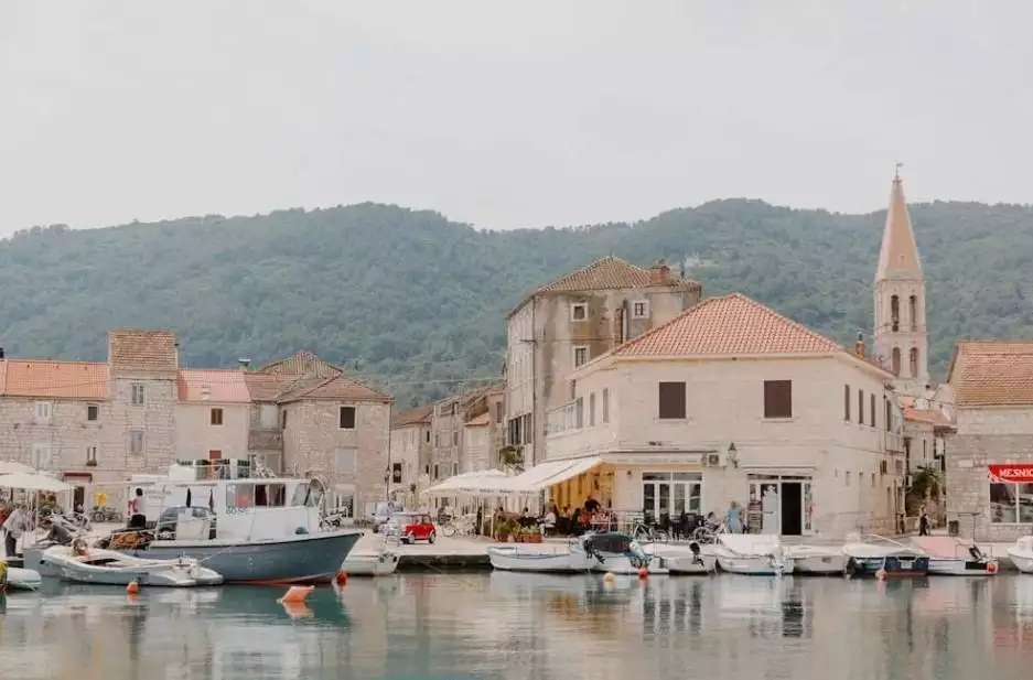 Hotels 462m² in Croatia, Starigrad. Priced at 1940000€ rent photo-12