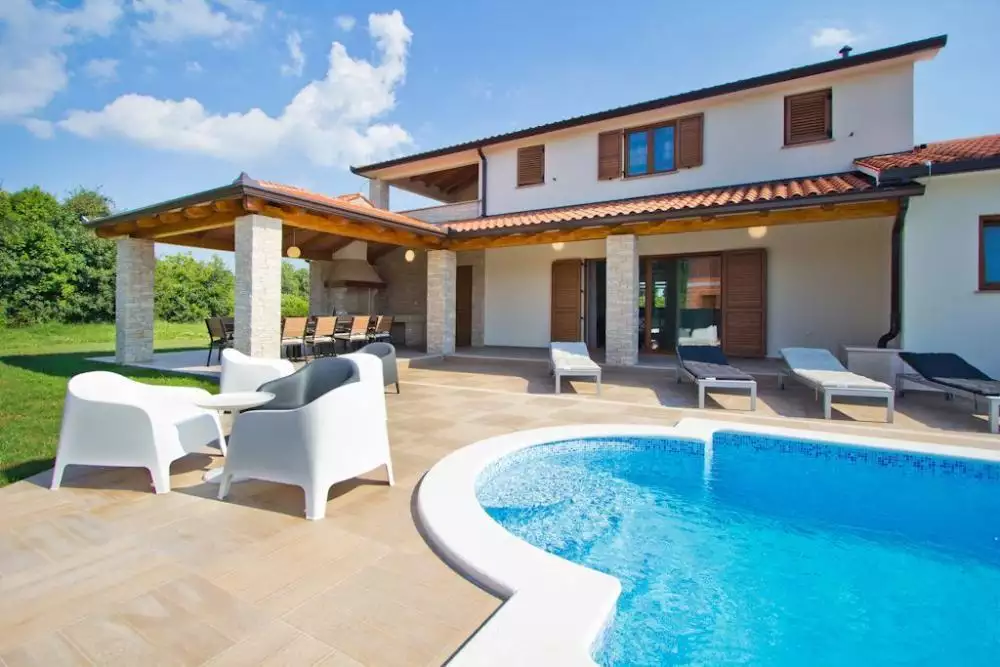 Villa 210m² in Croatia, Labin. Priced at 645000€ rent photo-2