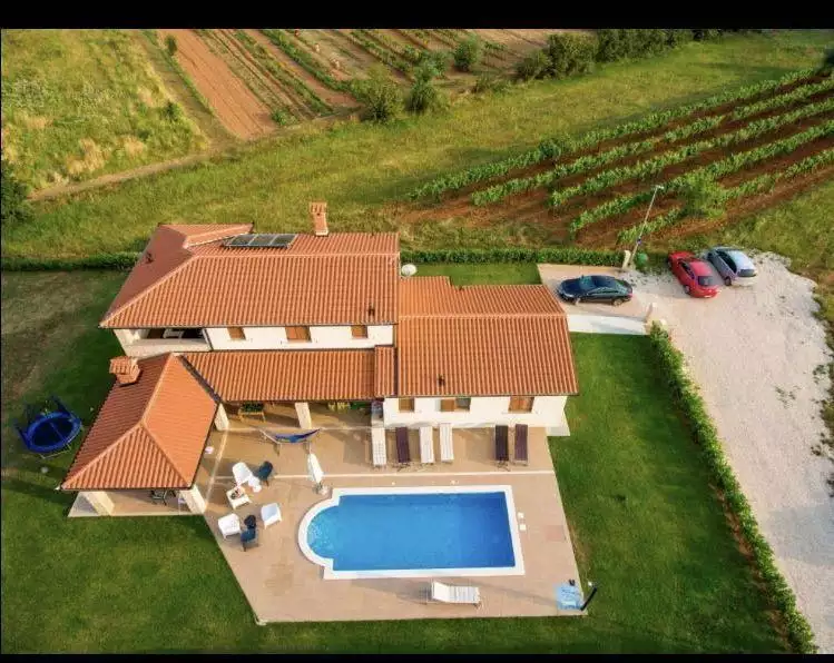 Villa 210m² in Croatia, Labin. Priced at 645000€ rent photo-3