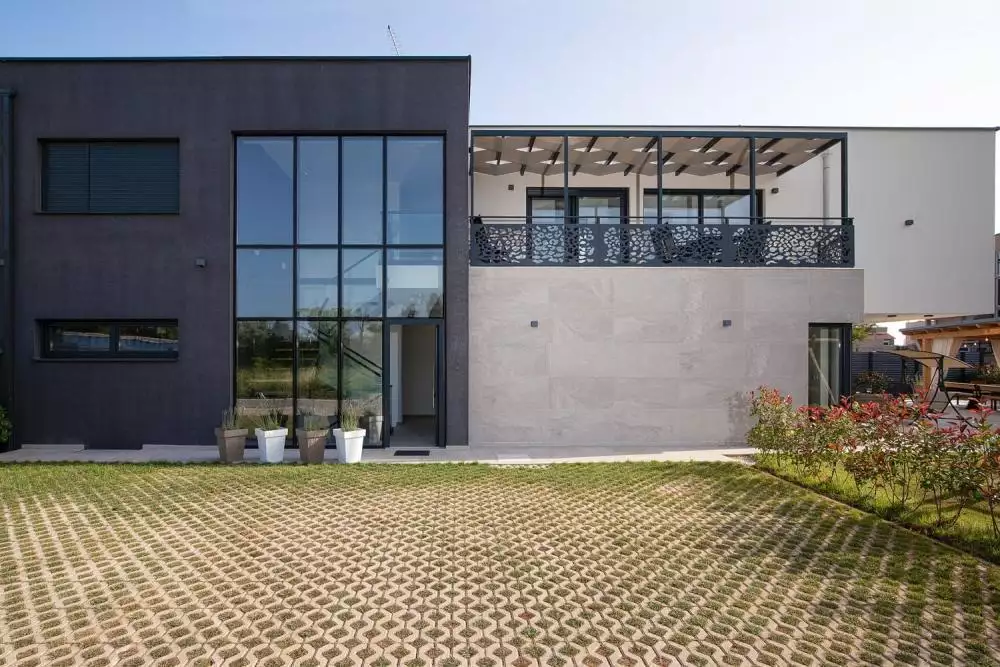 Villa 300m² in Croatia, Medulin. Priced at 1100000€ rent photo-1