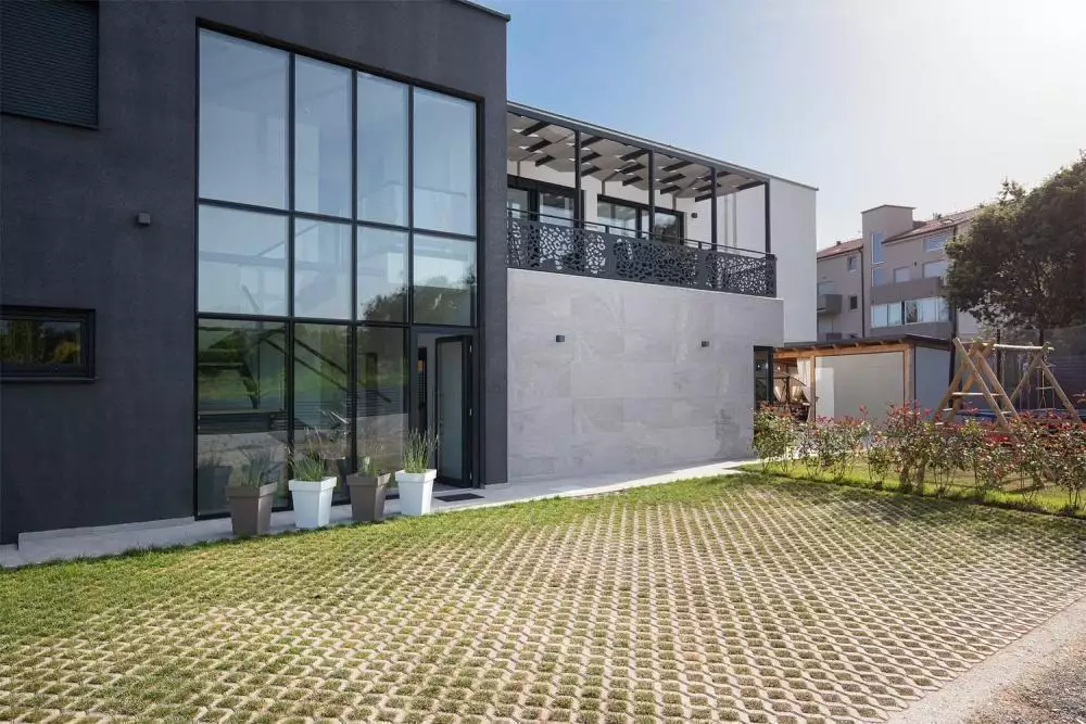 Villa 300m² in Croatia, Medulin. Priced at 1100000€ rent photo-2