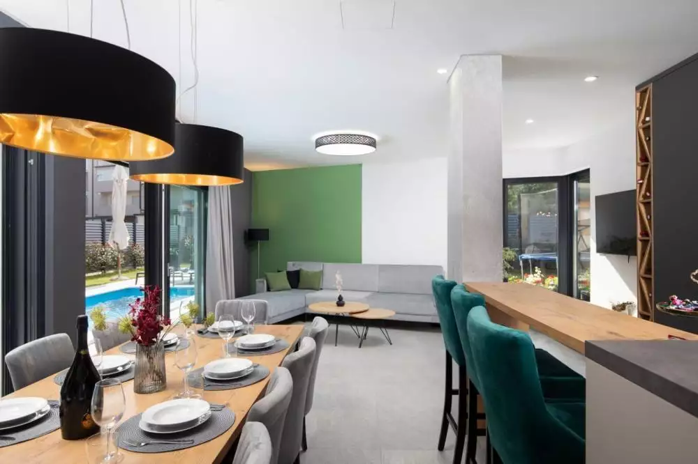 Villa 300m² in Croatia, Medulin. Priced at 1100000€ rent photo-4