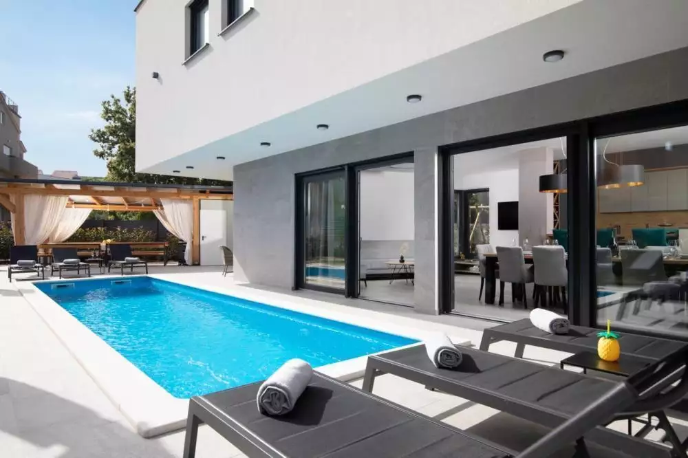 Villa 300m² in Croatia, Medulin. Priced at 1100000€ rent photo-24