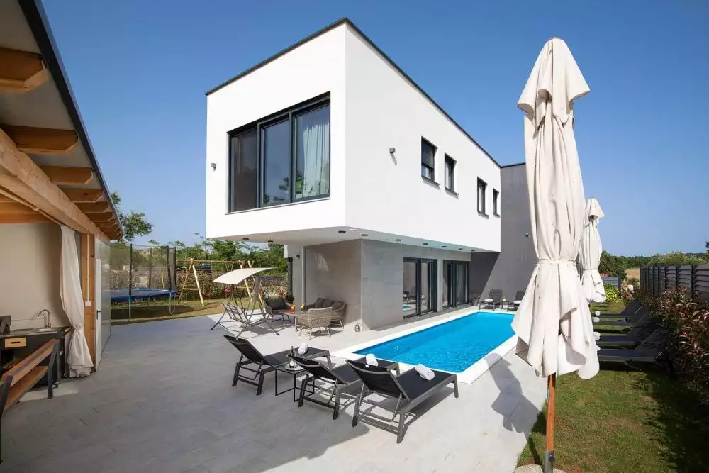 Villa 300m² in Croatia, Medulin. Priced at 1100000€ rent photo-25