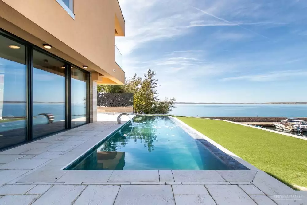 Villa 357m² in Croatia, Zadar. Priced at 2950000€ rent photo-2
