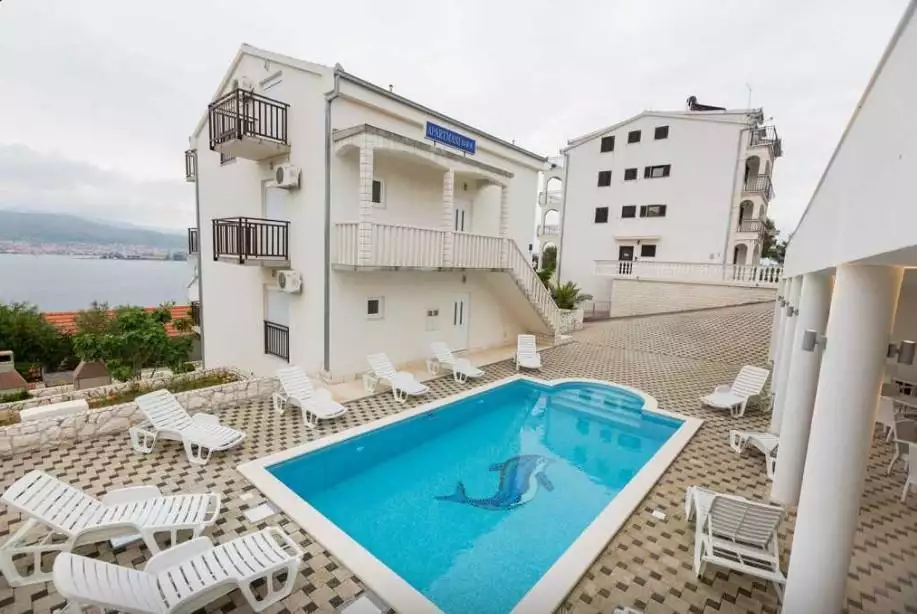 Hotels 327m² in Croatia, Ciovo. Priced at 1500000€ rent photo-1