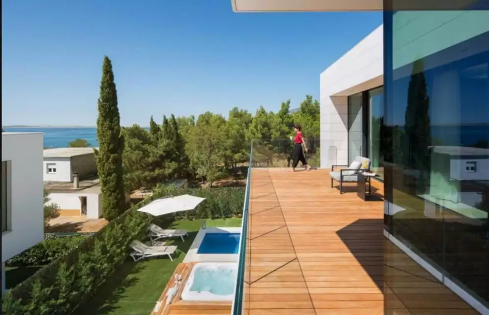 Villa 240m² in Croatia, Starigrad. Priced at 2850000€ rent photo-5