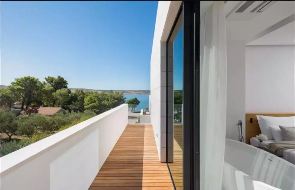Villa 240m² in Croatia, Starigrad. Priced at 2850000€ rent photo-7