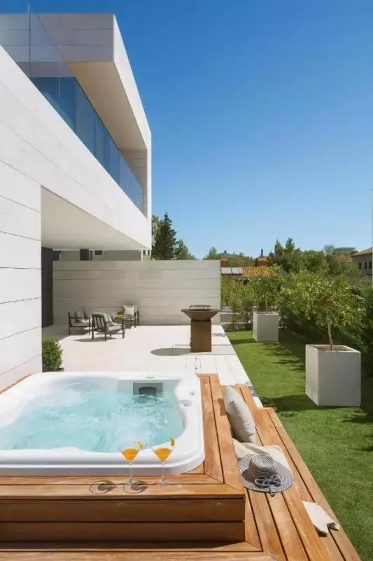 Villa 240m² in Croatia, Starigrad. Priced at 2850000€ rent photo-8