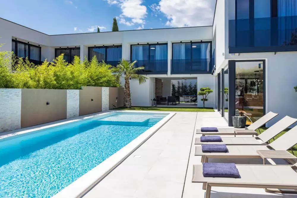 Villa 220m² in Croatia, Medulin. Priced at 1300000€ rent photo-2