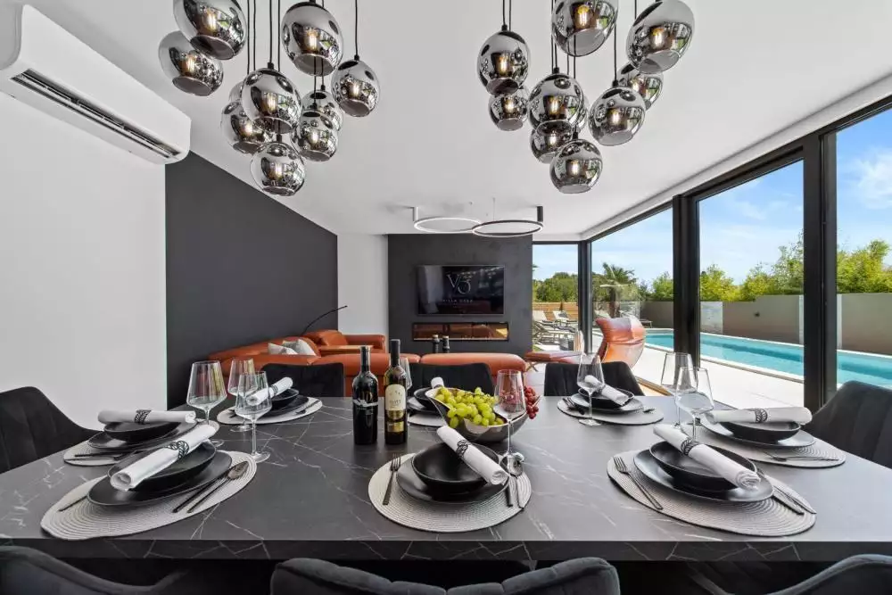 Villa 220m² in Croatia, Medulin. Priced at 1300000€ rent photo-6