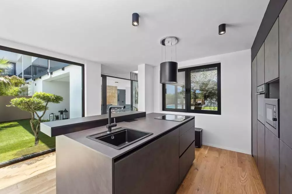 Villa 220m² in Croatia, Medulin. Priced at 1300000€ rent photo-8