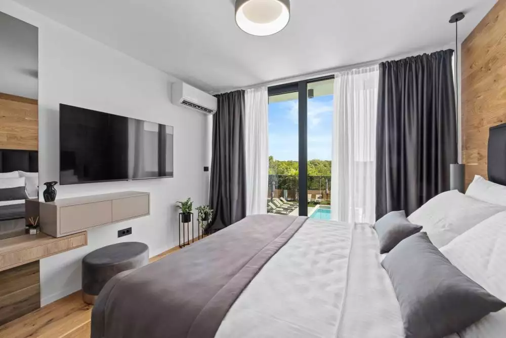 Villa 220m² in Croatia, Medulin. Priced at 1300000€ rent photo-22