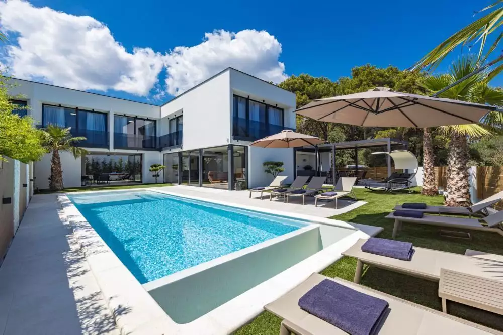 Villa 220m² in Croatia, Medulin. Priced at 1300000€ rent photo-25
