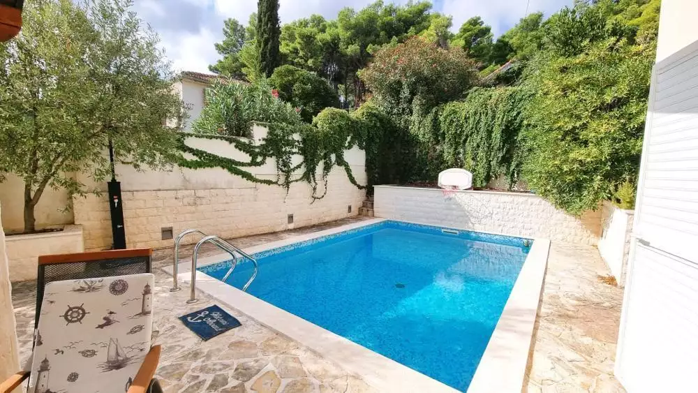 Villa 161m² in Croatia, Jelsa. Priced at 720000€ rent photo-4