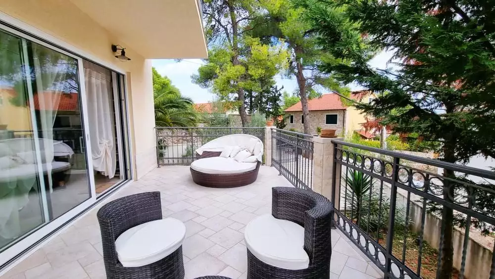 Villa 161m² in Croatia, Jelsa. Priced at 720000€ rent photo-22