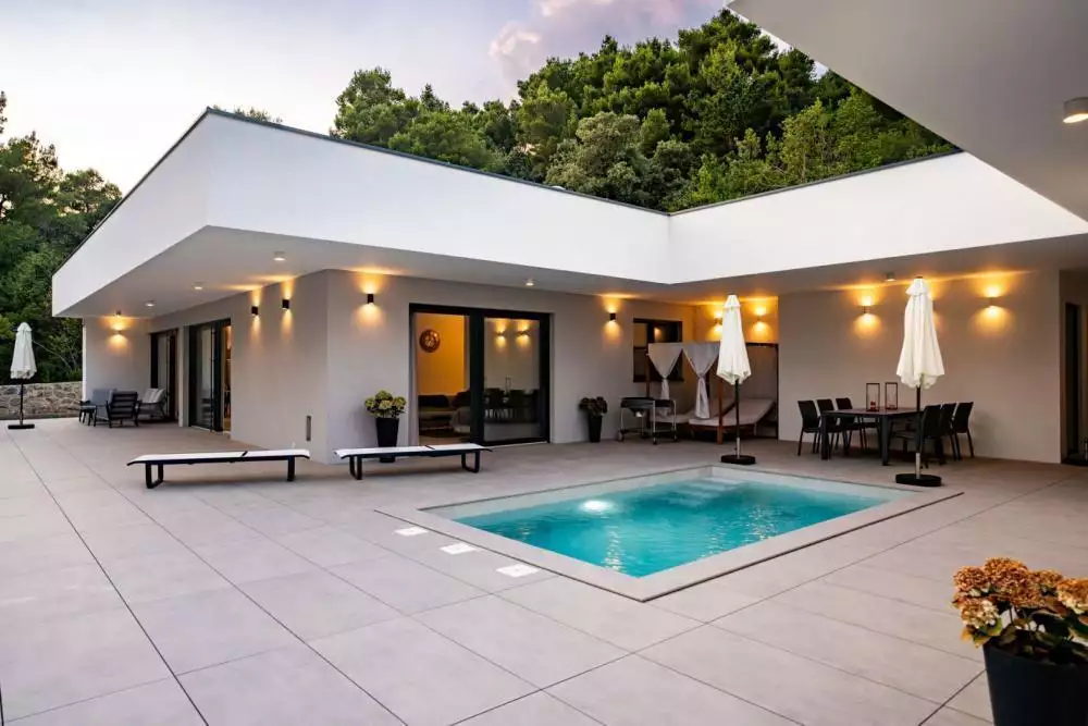 Villa 350m² in Turkey, Trabzon. Priced at 2000000€ rent photo-2
