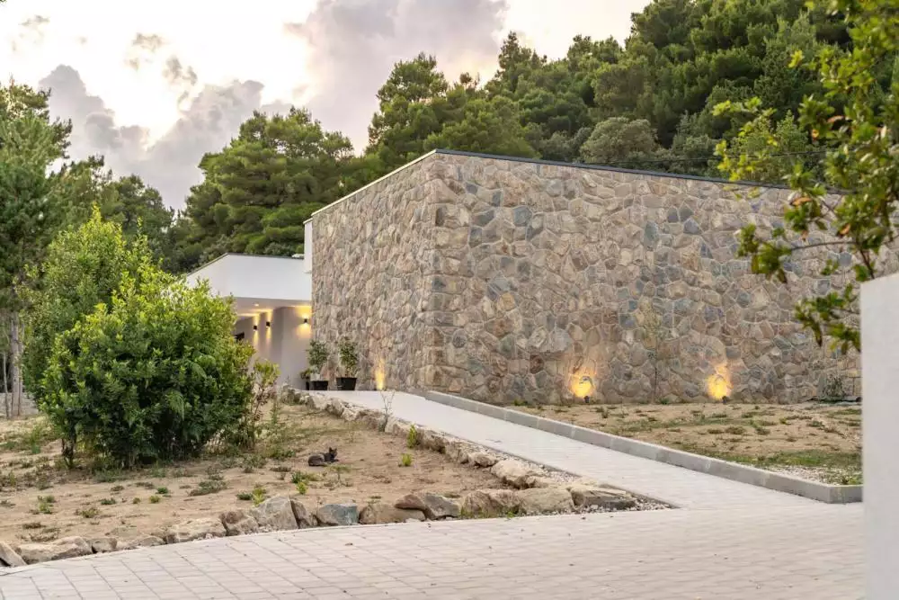 Villa 350m² in Turkey, Trabzon. Priced at 2000000€ rent photo-5