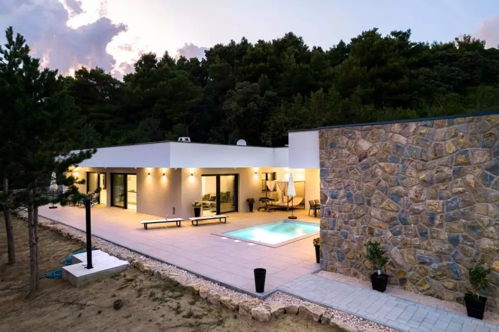 Villa 350m² in Turkey, Trabzon. Priced at 2000000€ rent photo-6