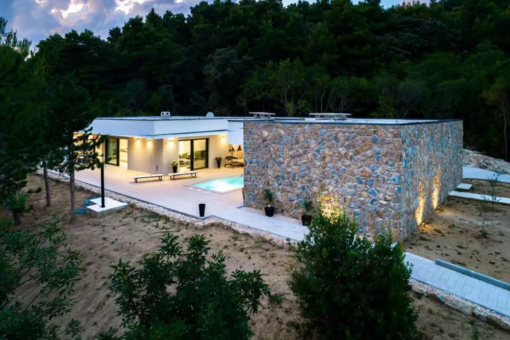 Villa 350m² in Turkey, Trabzon. Priced at 2000000€ rent photo-9