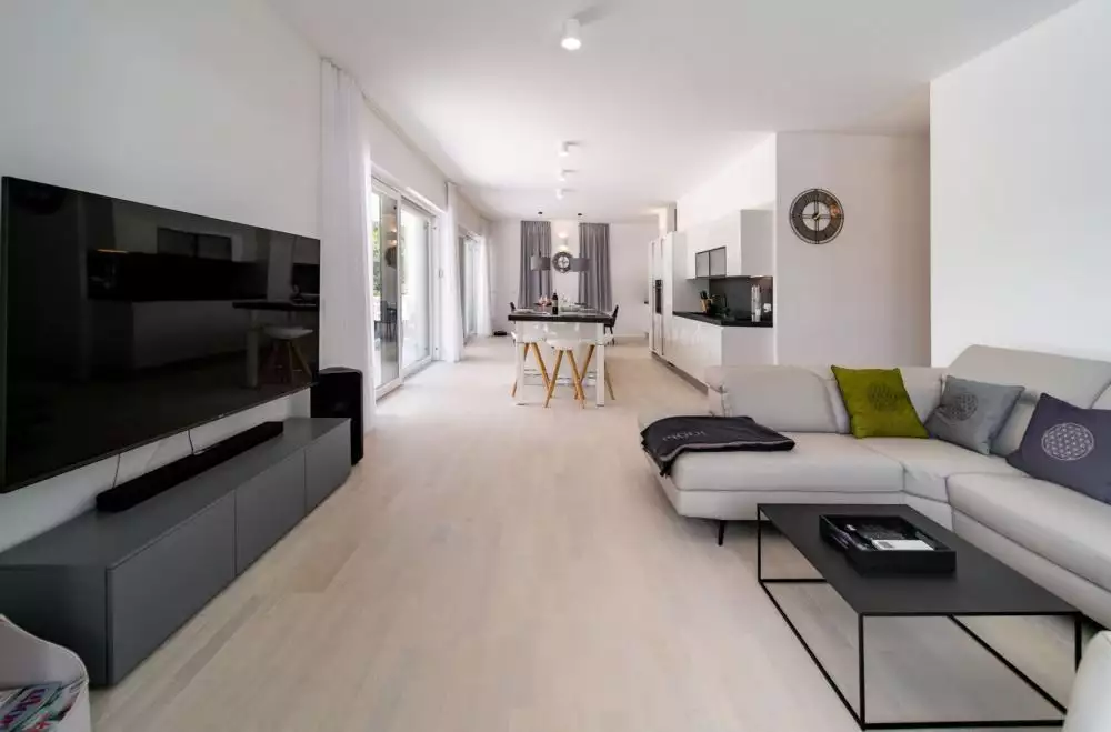 Villa 350m² in Turkey, Trabzon. Priced at 2000000€ rent photo-11