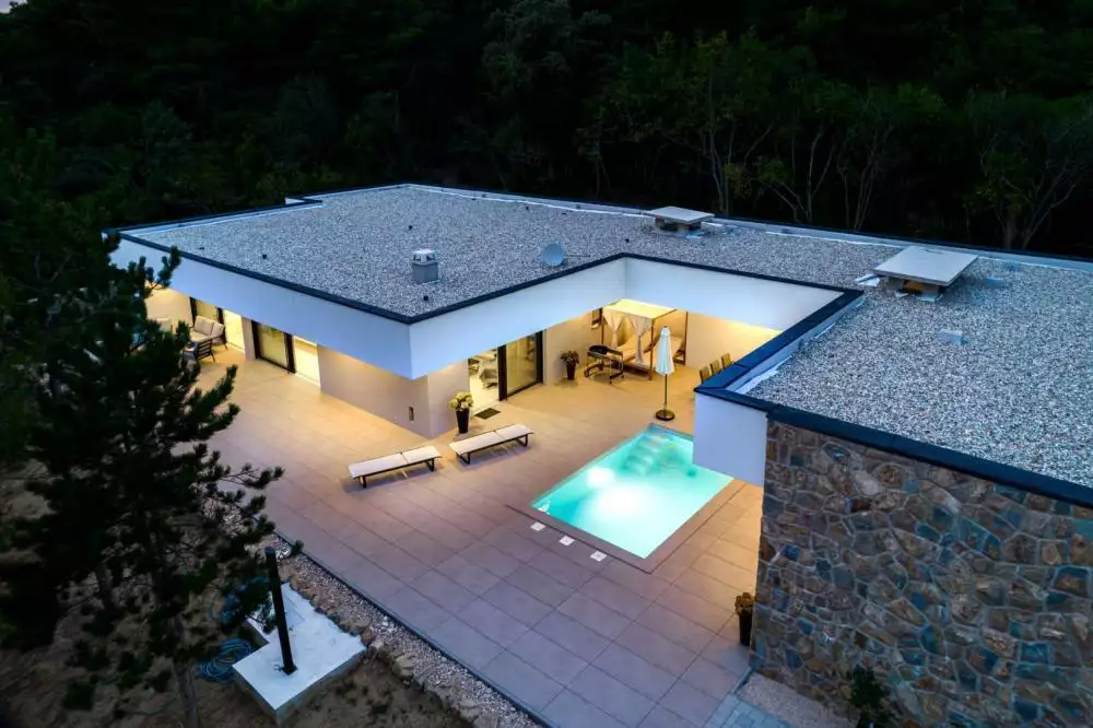 Villa 350m² in Turkey, Trabzon. Priced at 2000000€ rent photo-16