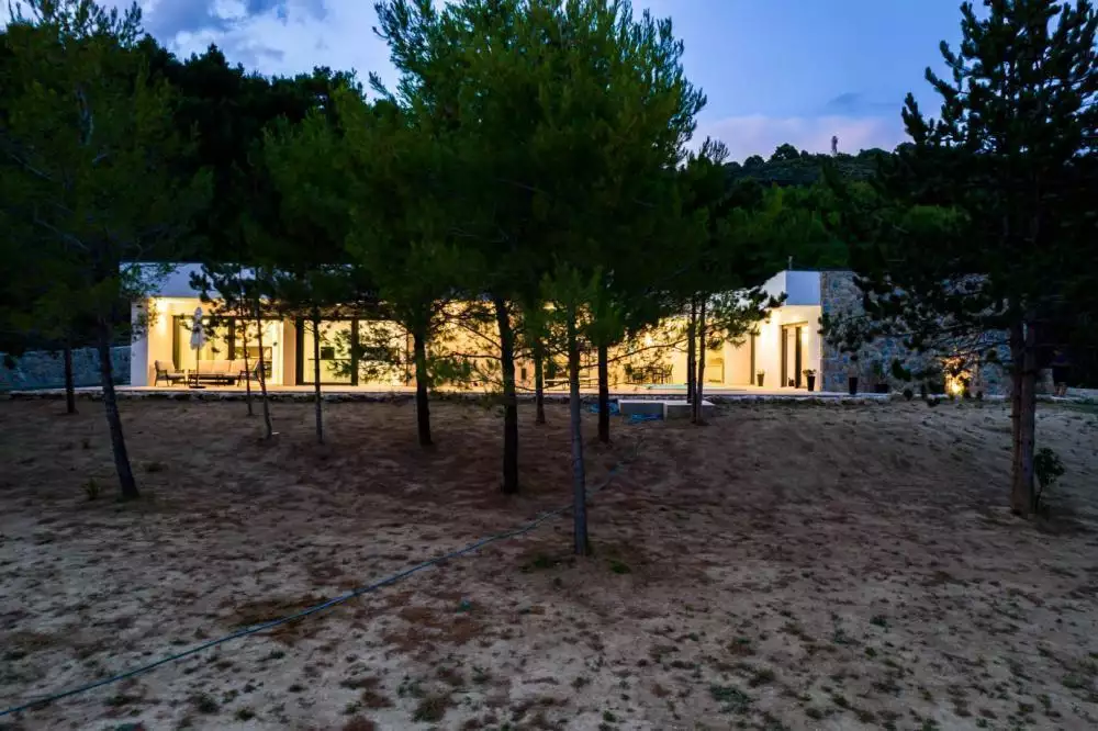 Villa 350m² in Turkey, Trabzon. Priced at 2000000€ rent photo-17