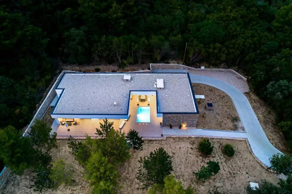 Villa 350m² in Turkey, Trabzon. Priced at 2000000€ rent photo-18