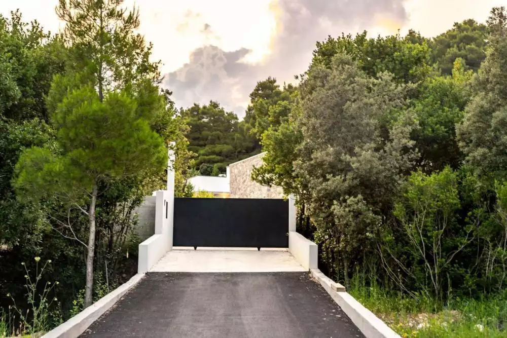 Villa 350m² in Turkey, Trabzon. Priced at 2000000€ rent photo-19
