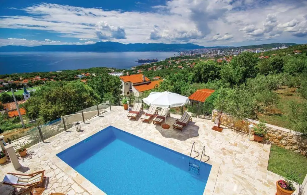 Villa 250m² in Croatia, Kostrena. Priced at 1350000€ rent photo-1