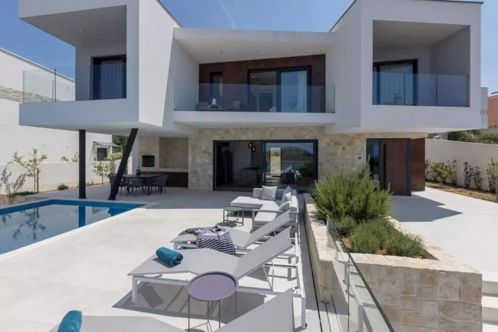 Villa 270m² in Croatia, Rogoznica. Priced at 1550000€ rent photo-1