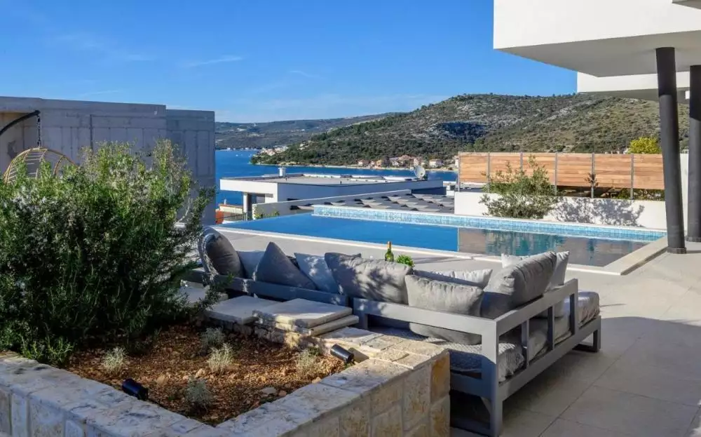 Villa 270m² in Croatia, Rogoznica. Priced at 1550000€ rent photo-6