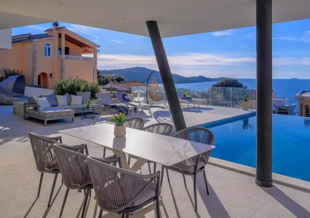 Villa 270m² in Croatia, Rogoznica. Priced at 1550000€ rent photo-9