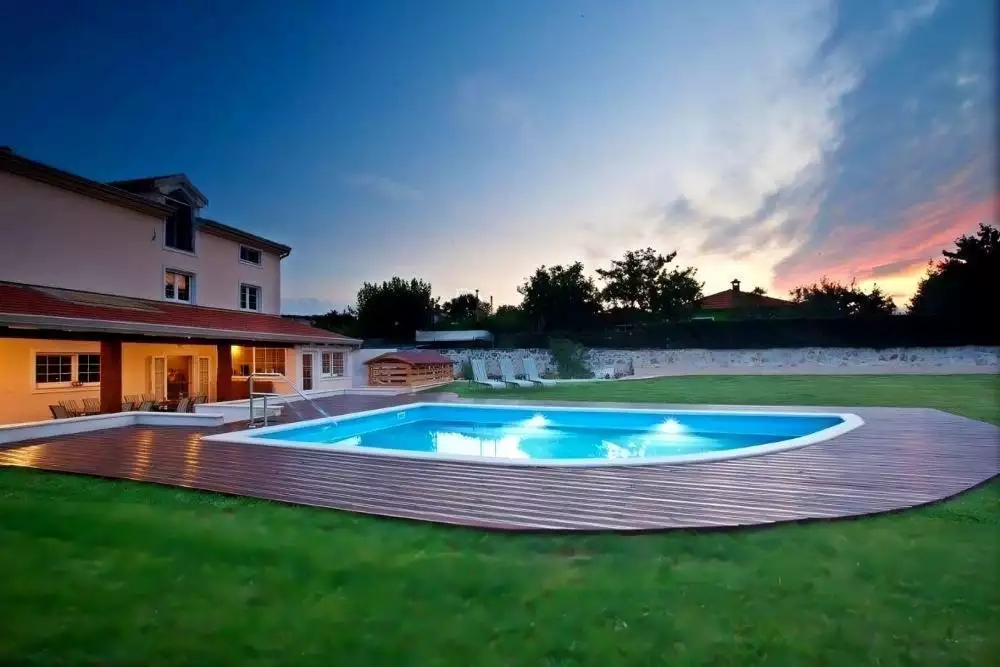 Villa 450m² in Croatia, Rovinj. Priced at 695000€ rent photo-1