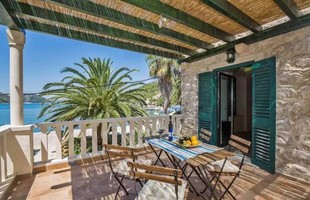 Villa 297m² in Croatia, Sipan. Priced at 900000€ rent photo-2