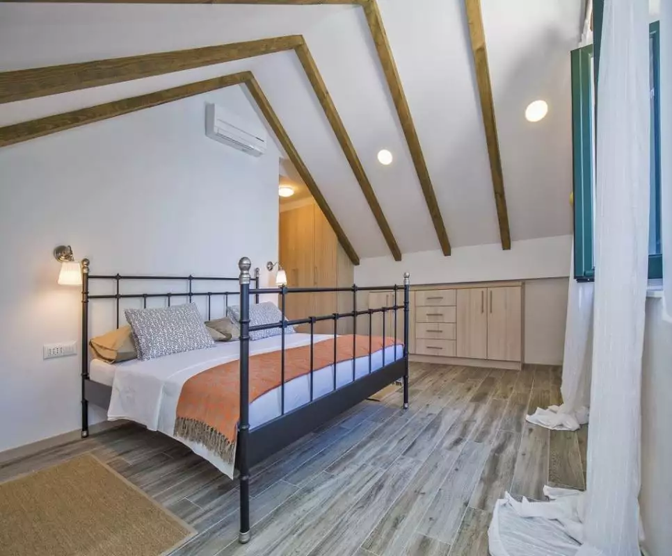 Villa 297m² in Croatia, Sipan. Priced at 900000€ rent photo-12