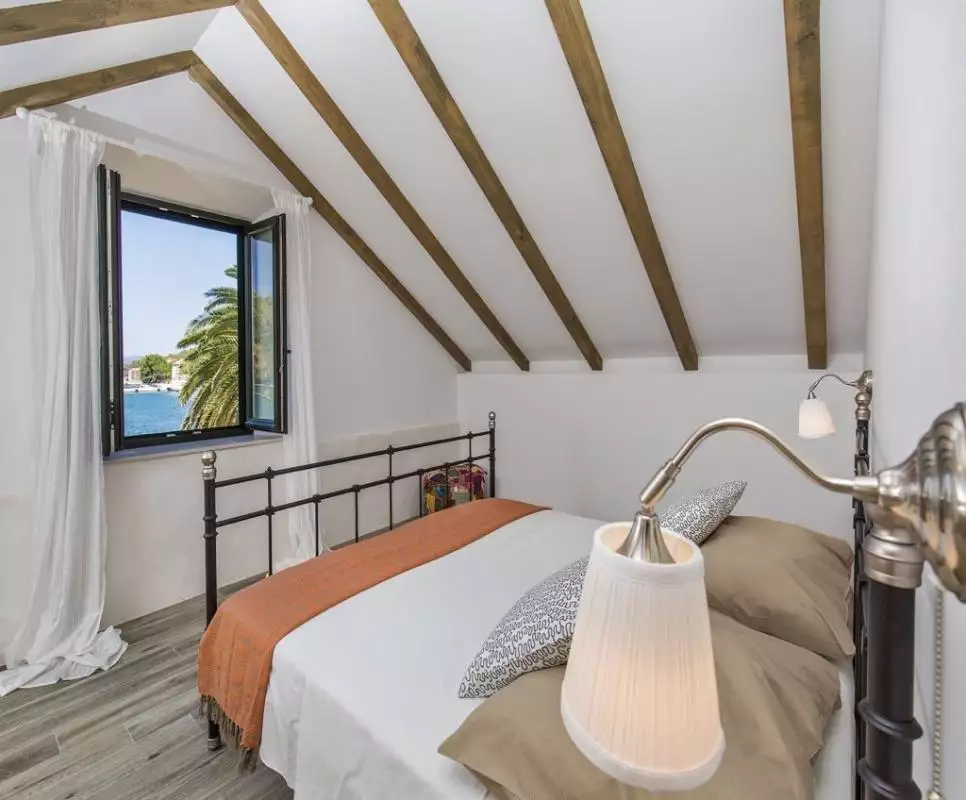Villa 297m² in Croatia, Sipan. Priced at 900000€ rent photo-13