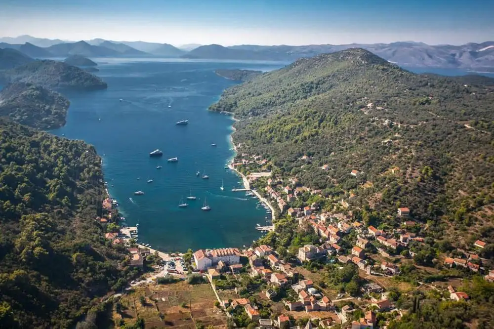 Villa 297m² in Croatia, Sipan. Priced at 900000€ rent photo-22