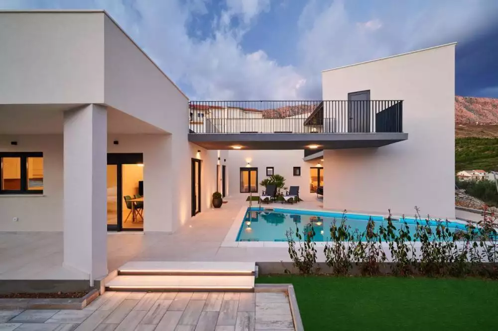 Villa 250m² in Croatia, Omis. Priced at 1700000€ rent photo-1