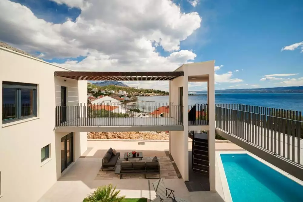 Villa 250m² in Croatia, Omis. Priced at 1700000€ rent photo-2