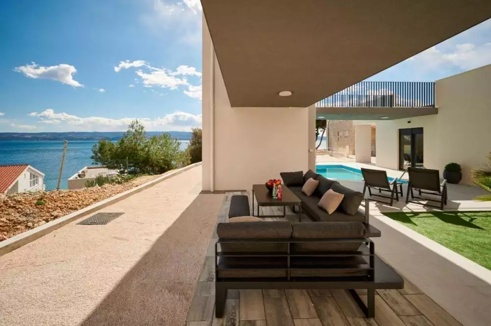 Villa 250m² in Croatia, Omis. Priced at 1700000€ rent photo-6