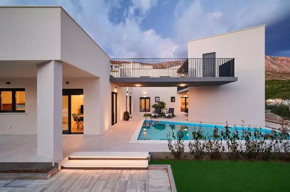 Villa 250m² in Croatia, Omis. Priced at 1700000€ rent photo-11