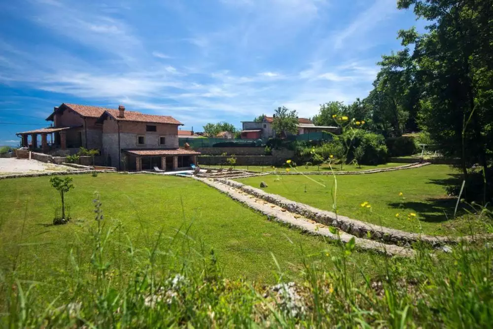 Villa 564m² in Croatia, Veprinac. Priced at 1250000€ rent photo-1
