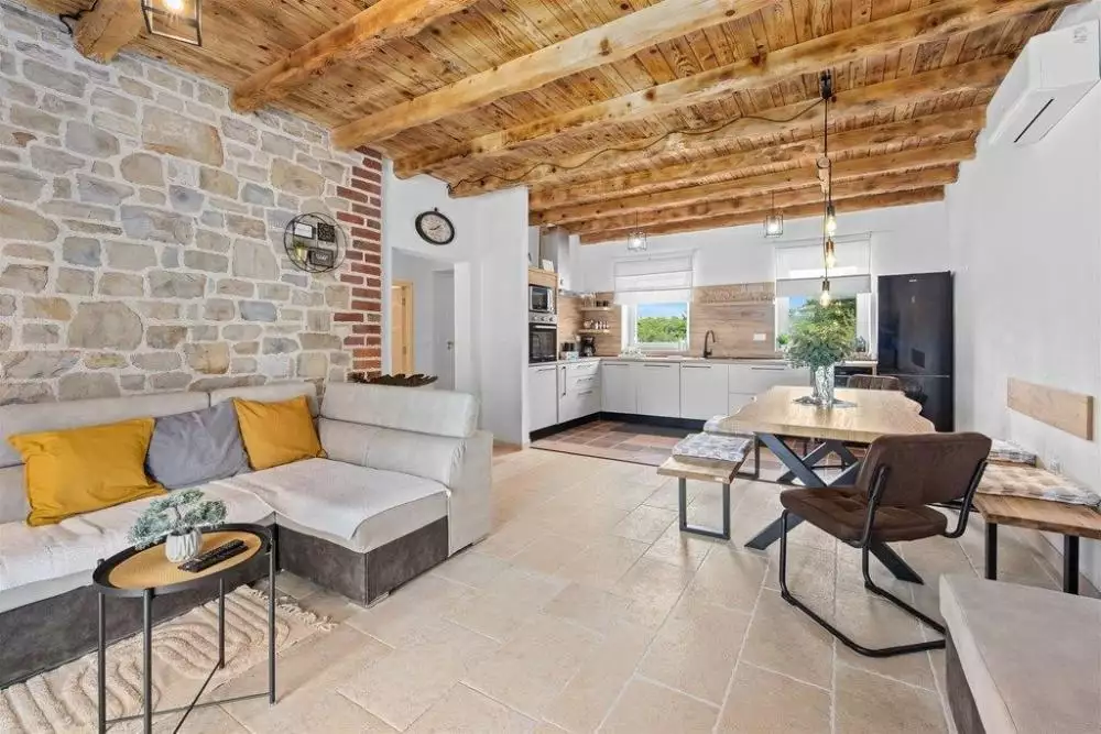 Villa 170m² in Croatia, Svetvincenat. Priced at 570000€ rent photo-2