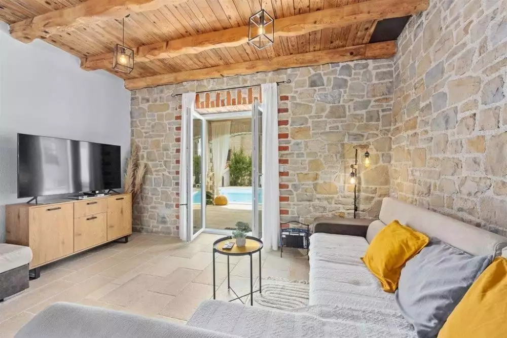 Villa 170m² in Croatia, Svetvincenat. Priced at 570000€ rent photo-3