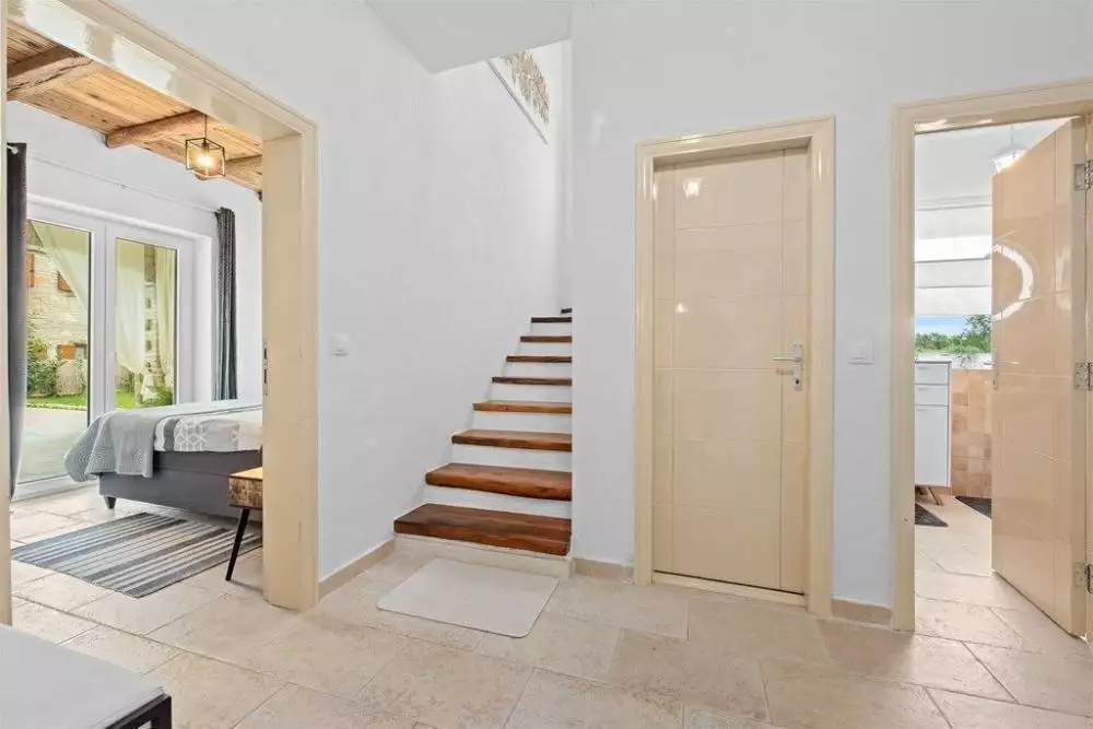 Villa 170m² in Croatia, Svetvincenat. Priced at 570000€ rent photo-4