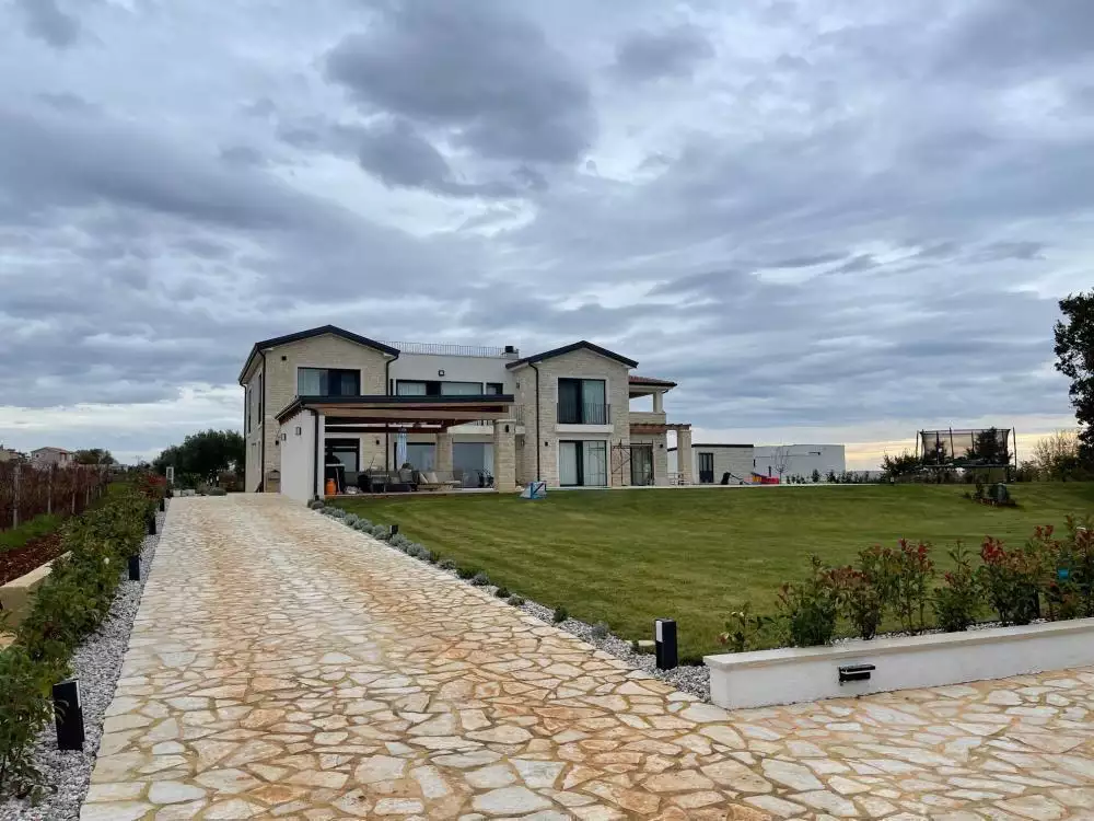 Villa 500m² in Croatia, Porec. Priced at 3000000€ rent photo-4