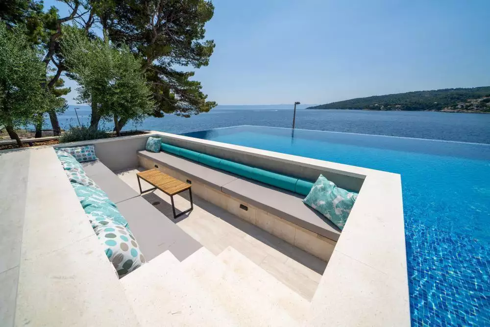 Villa 314m² in Croatia, Sumartin. Priced at 1900000€ rent photo-1