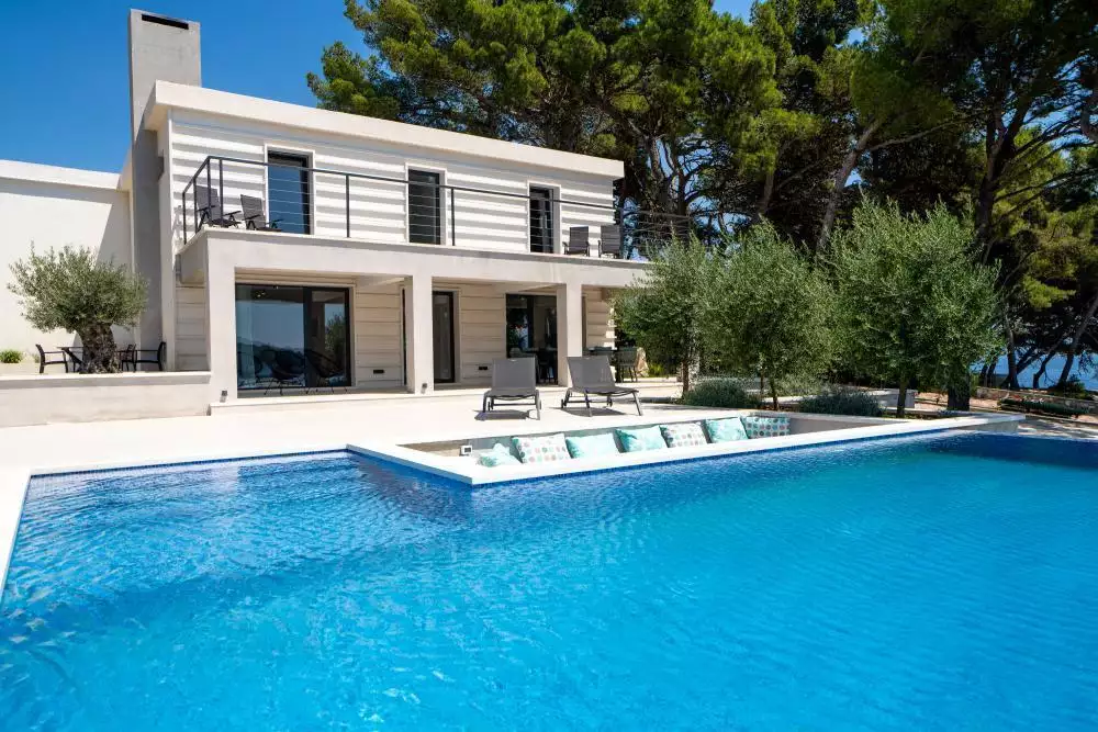 Villa 314m² in Croatia, Sumartin. Priced at 1900000€ rent photo-4